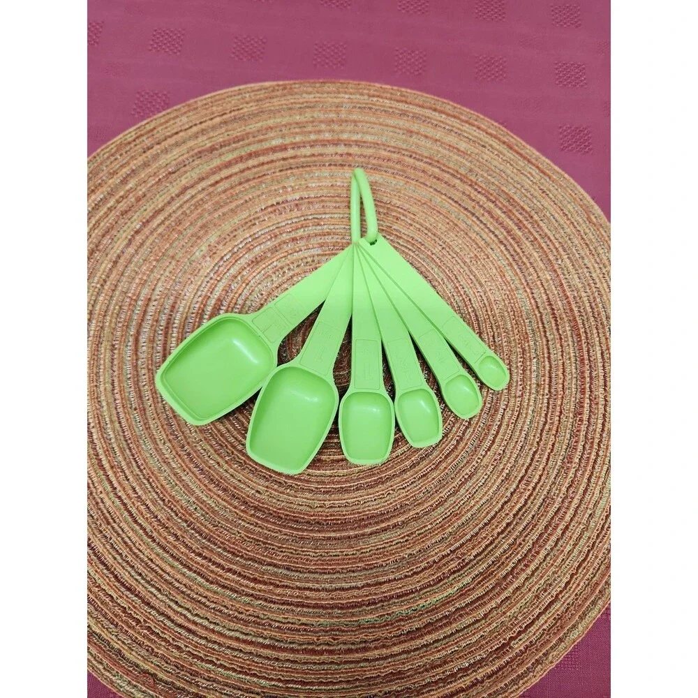 Vintage Tupperware Measuring Spoons On Ring 6 Piece Set Lime Green 1970's Groovy